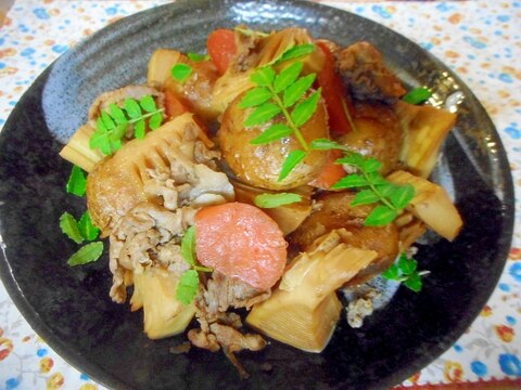 新じゃがとタケノコと豚肉の煮物